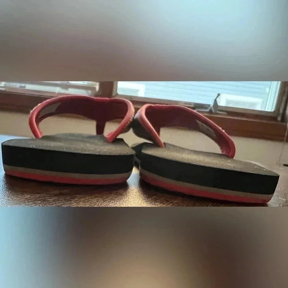 The North Face Base Camp boys flip flops. Size: 1 youth - Picture 9 of 10